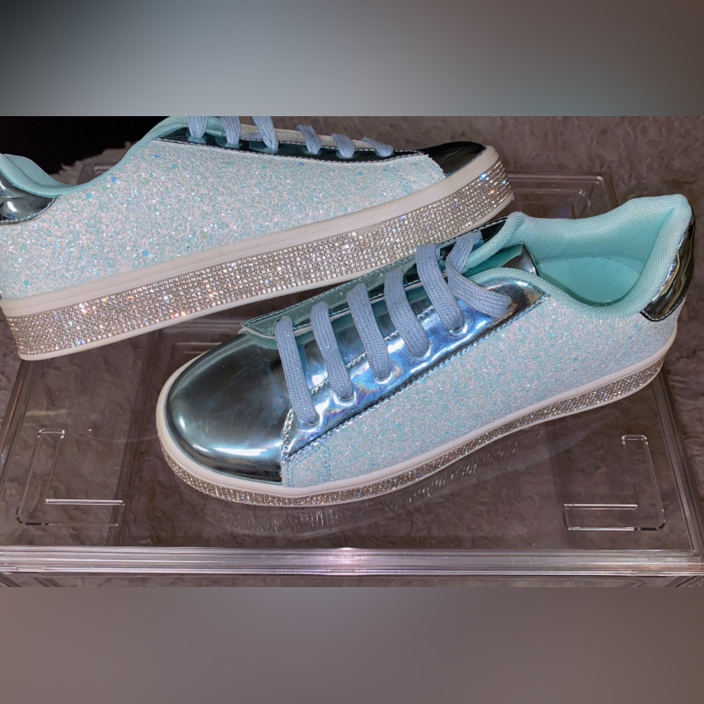 Women’s uubaris sparkle tennis shoes!